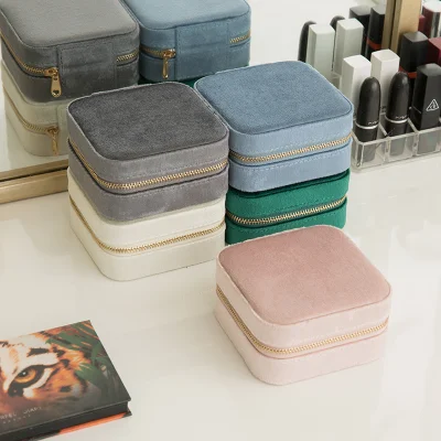  Scatola di Gioielli Portable personalizzati Velvet Travel con anello di orecchini Custodia per gioielli a specchio quadrato