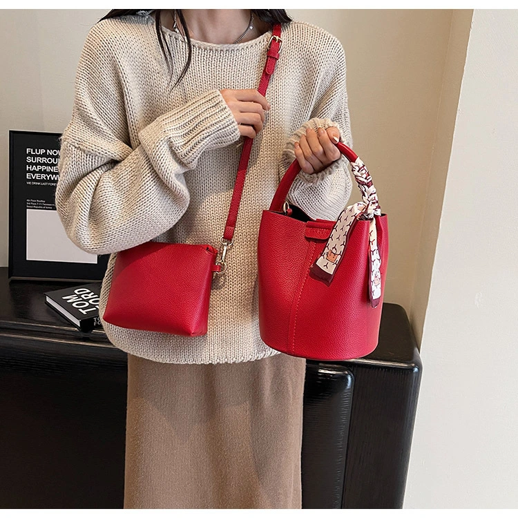 Ladies Designer Fashion Luxury Lychee Patterned Soft Leather Bag for Women, New Popular Pleated Handbag, Mother Bucket Bag, Casual Crossbody Bag