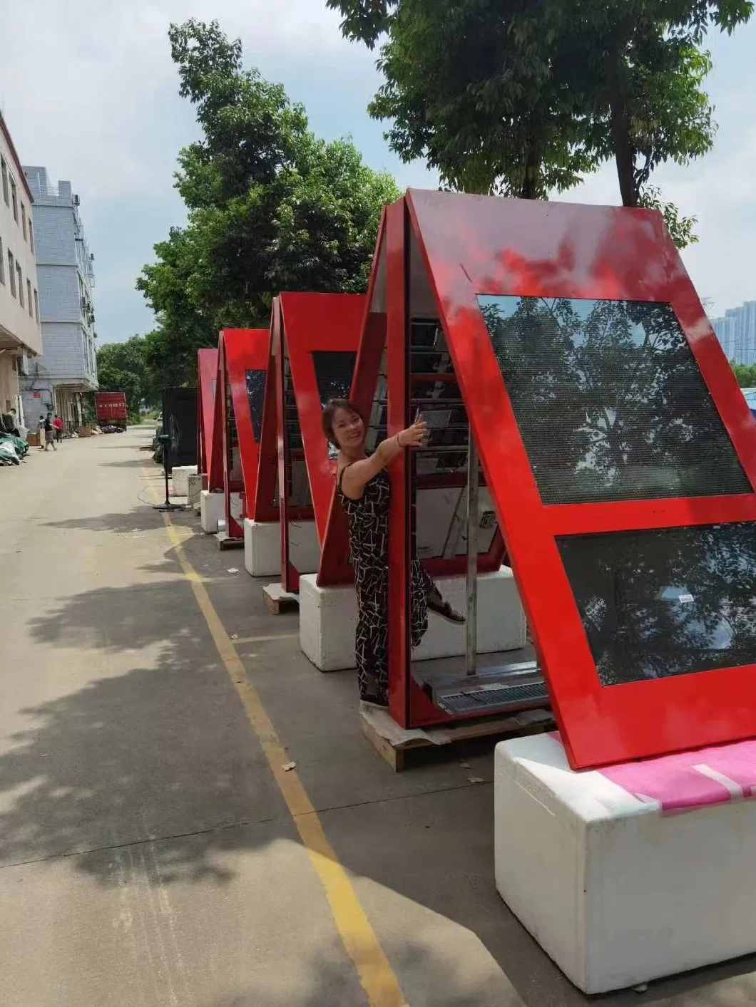 Full Screen Display Outdoor Digital Signage Advertising Player Digital Signage Outdoor Stand