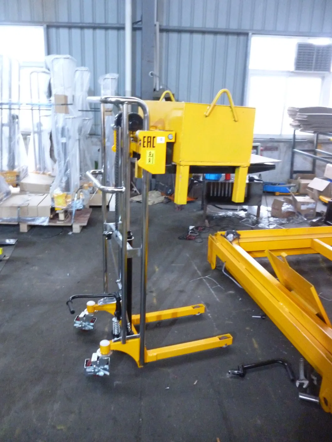 Factory Price Aluminum Mast Winch Stacker