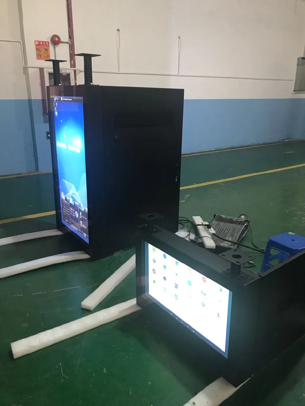 Customized Outdoor 49inch Wall-Mounted Digital Signage Interactive LCD Touch Screen