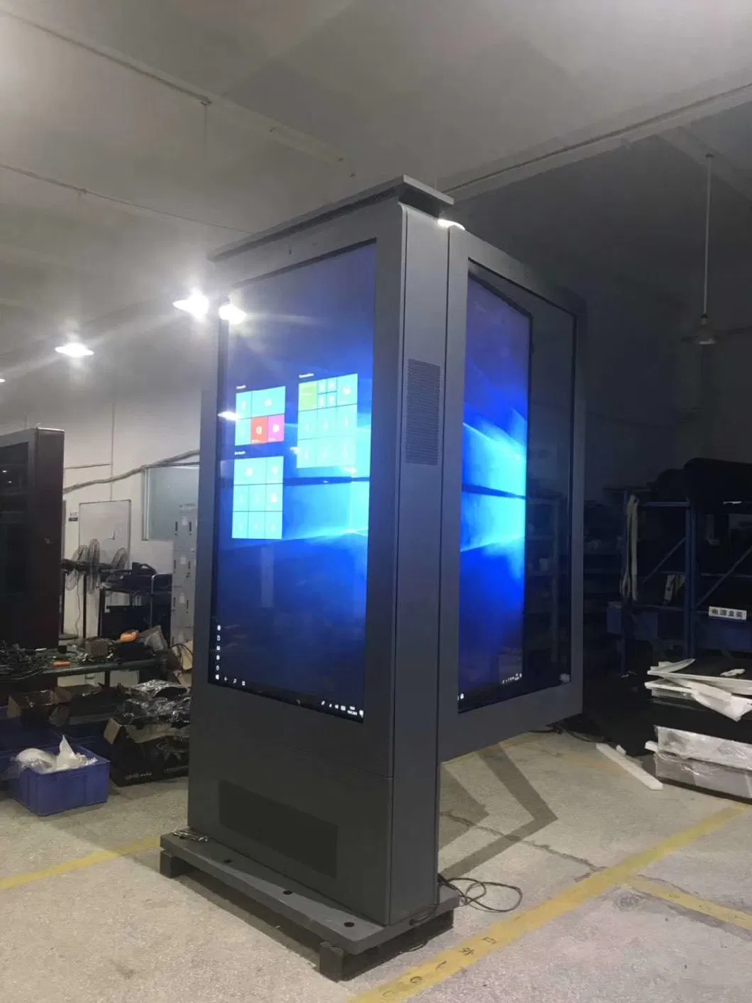 IP65 Rated 98inch Big Size Outdoor LCD Billboard Waterproof Digital Signage