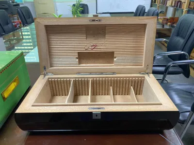 Alta calidad de Custom-Made Cigarros humidor de cedro español/ Box