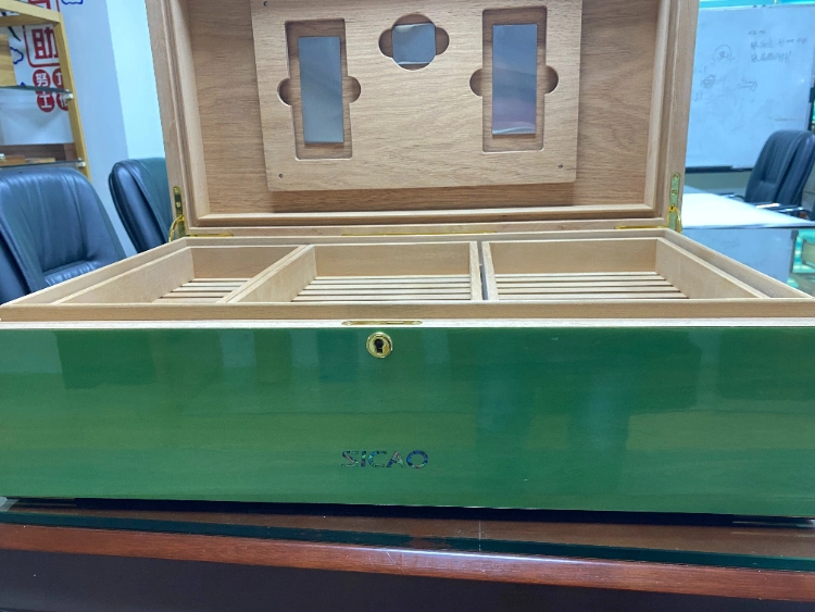 High Quality Custom-Made Spanish Cedar Cigar Humidor/ Box