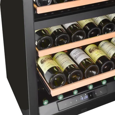 Elegante frigorifero da cucina e da bar in acciaio inox elettronico