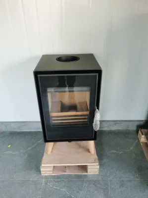Lussuoso caminetto in legno al coperto con stufa Chimney