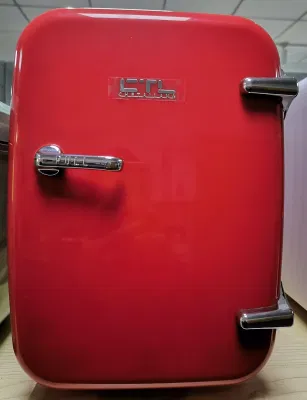Professoinal Produttore 12/24V DC portatile Mini frigorifero Semiconductor frigorifero cosmetico