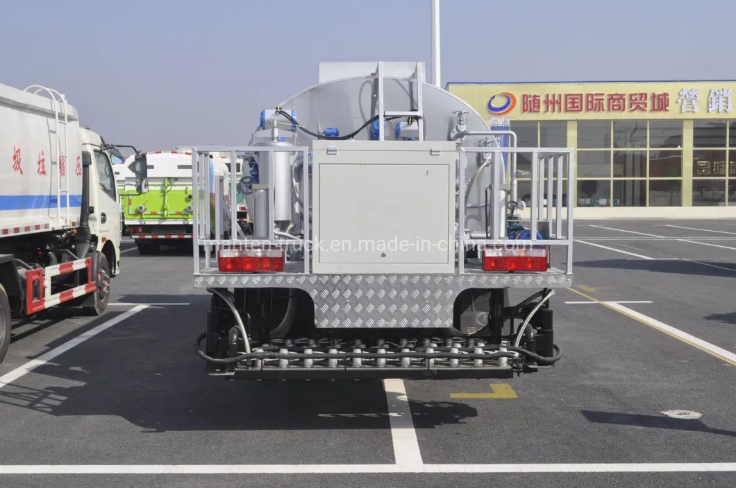 HOWO Rhd 4 Ton Asphalt Distributor Bitumen Sprayer Truck, 4000L Asphalt Roller Truck Price