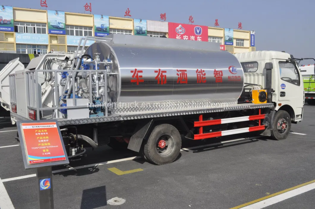 HOWO Rhd 4 Ton Asphalt Distributor Bitumen Sprayer Truck, 4000L Asphalt Roller Truck Price