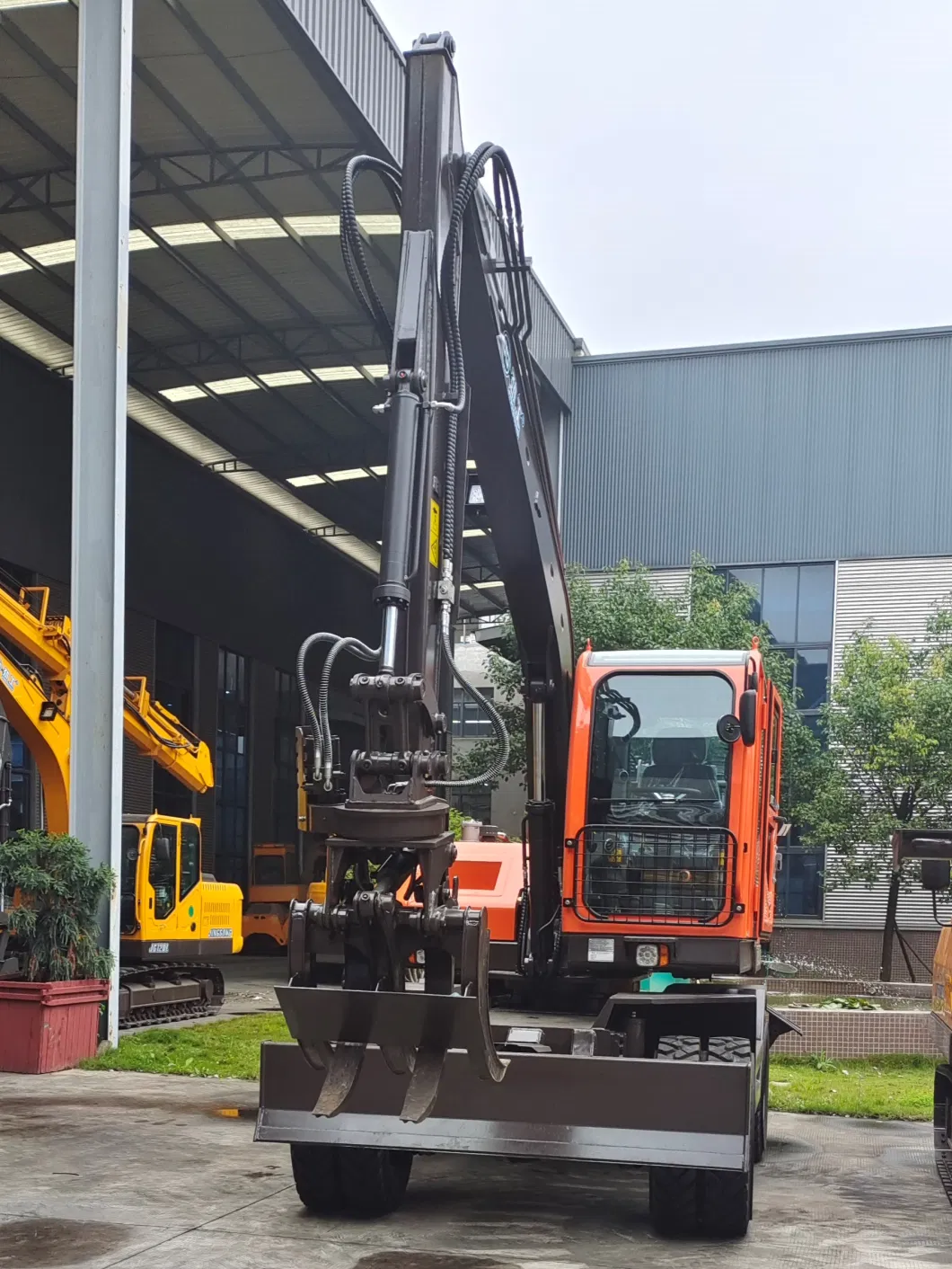 Jg100X Is Manufactured in China, Lifting Cab Grab Wood Grapple Wheel Excavator