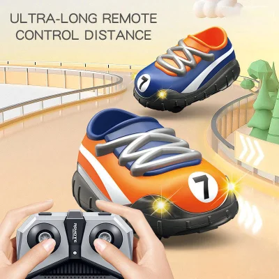 Souvenir Qatar 2022 World Cup Gift 2.4G 2PZ telecomando Scarpe da calcio Cars Bambini Cool Toys Kick Football RC Car