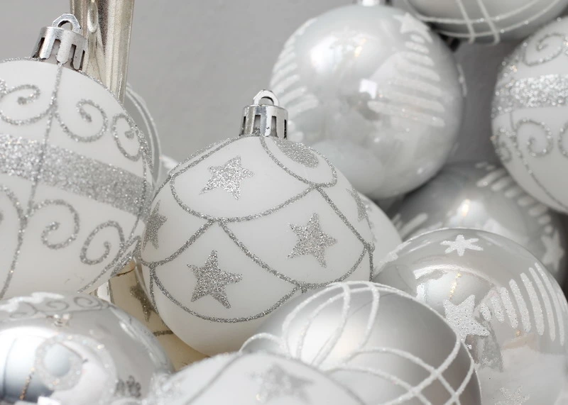 Hot Sales 8cm White and Silver PVC Boxed Christmas Ball