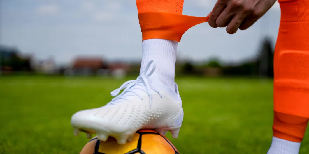 Silicone Soccer Shin Guard Strap Anti Slip for Football Kicking Ball Running Cycling