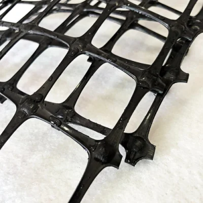 30kn 40kn 50kn High Tensile Strength Plastic / Polyster Geogrid with PVC Voating for Retaining Walls