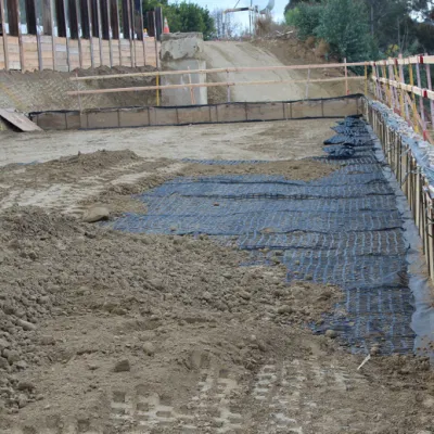 30kn 40kn 50kn High Tensile Strength Plastic / Polyster Geogrid with PVC Voating for Retaining Walls