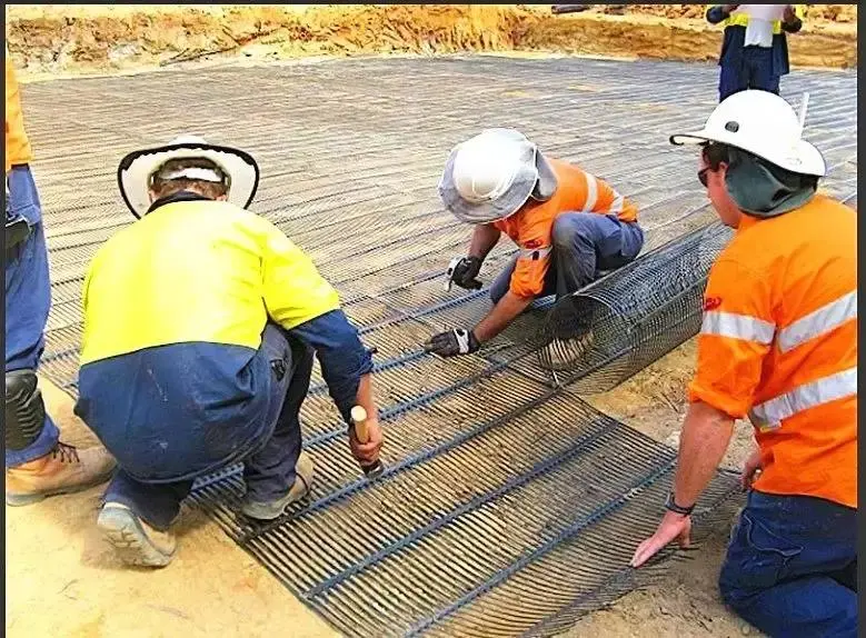 Concrete Grass Pavers/Geomembrance/Geocell/Cement Blanket/Plastic Product/Wall Protection Systems/Asphalt Distributor HDPE Uniaxial Stretch Geogrid