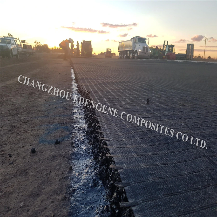 Pet/Polyester Geogrid Composite for Protect The Asphalt Overlay From Reflective Cracking