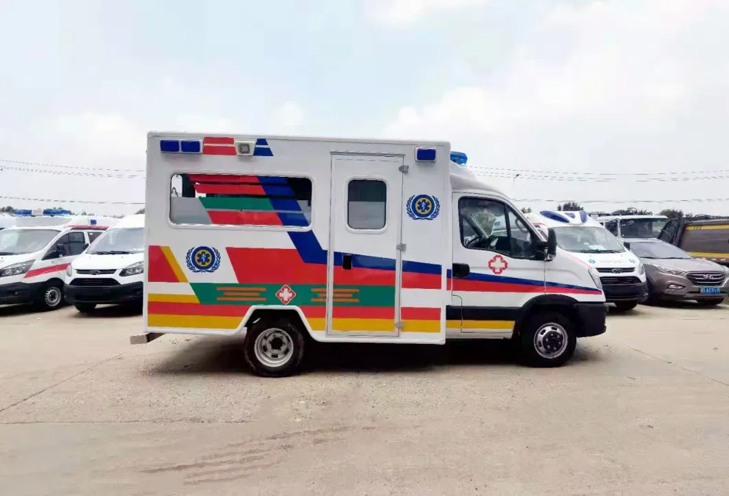 Italian Brand Iiveco 4X2 6TM Hospital Car Medical Vehicle Salon Van Ambulance