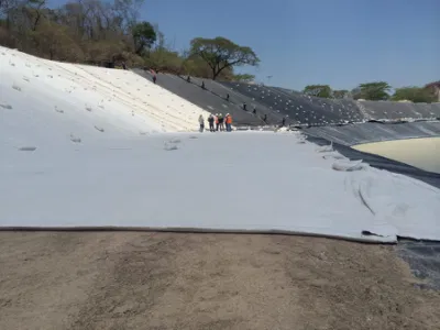 Aguja de PP calandrado perforado Geotextil no tejido para la filtración de la estabilización del suelo