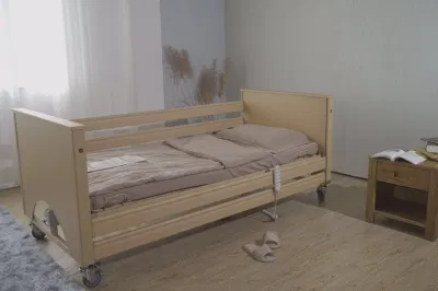 Hospital Asilo de Ancianos Cuidado de la eléctrica de madera la cama con el levantamiento de la Pole para pacientes