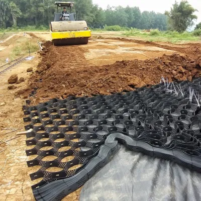 Con 1,5 mm estándar de 1mm de material virgen de la carretera de HDPE de plástico de alta resistencia Geocell nido de abeja negra de la cuadrícula de grava