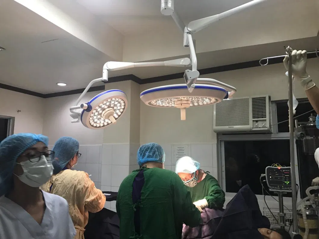 High-Perfomance and Adjustable Surgical Shadowless Lamp (ME 700)