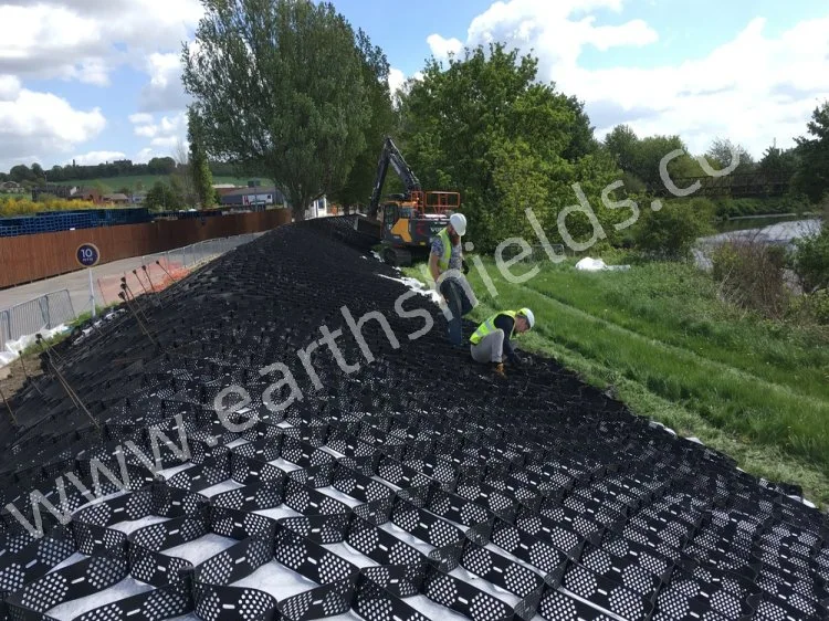 China Factory Textured and Perforated HDPE Plastic Geocell Manufacturer for Road Construction