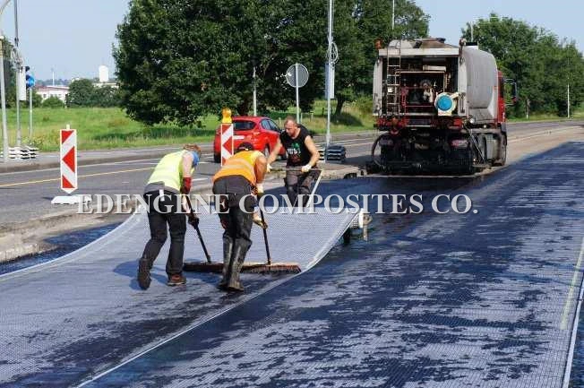 Glass Fibre Geogrid Back Stick to Nonwoven Geotextile for Asphalt Road Layers Reinforcement