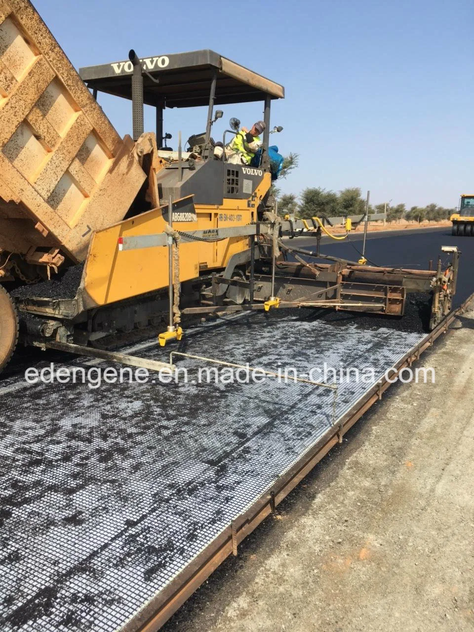 Glass Fibre Geogrid Back Stick to Nonwoven Geotextile for Asphalt Road Layers Reinforcement