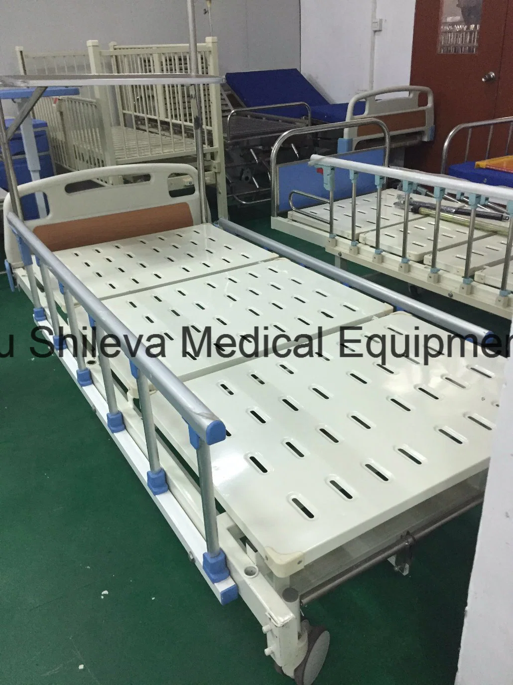 Basic Customization Hospital Furniture Stainless Steel Medical Nursing Bed with Cranks (SLV-B4021S)