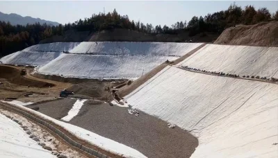  Rivestimento in argilla geosintetica per arresto dell′acqua con bentonite (GCL)