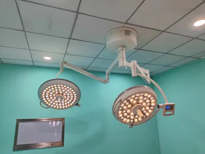 Yuever Medical montaggio a soffitto tipo economico nuovo design operativo senza ombra Lampada a LED chirurgica con 160000 Lux