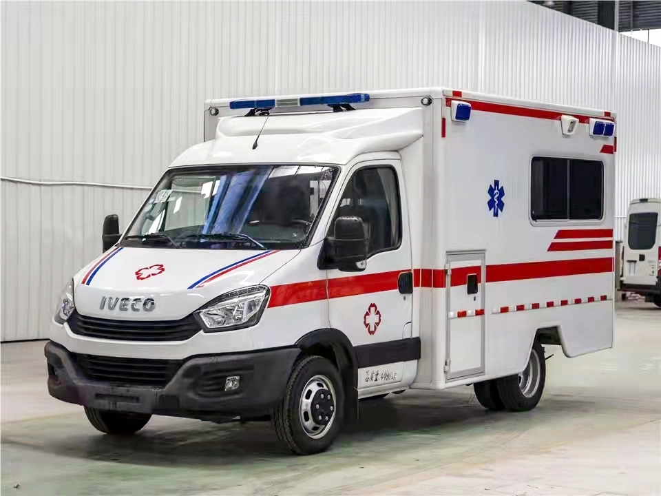 Italian Brand Iiveco 4X2 6TM Hospital Car Medical Vehicle Salon Van Ambulance