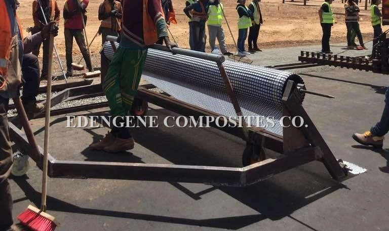 Glass Fibre Geogrid Back Stick to Nonwoven Geotextile for Asphalt Road Layers Reinforcement