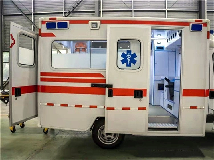 Italian Brand Iiveco 4X2 6TM Hospital Car Medical Vehicle Salon Van Ambulance