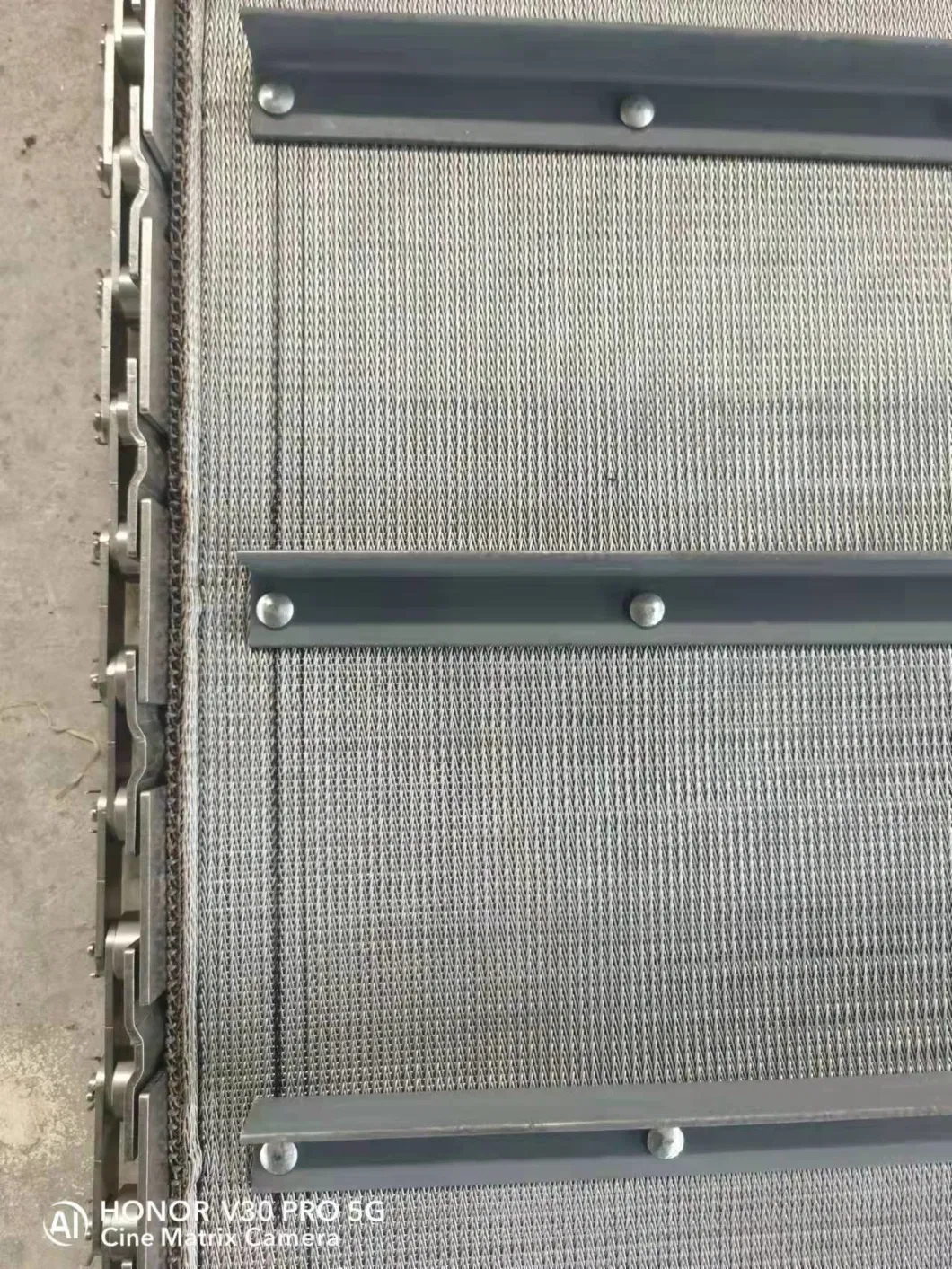 High Temperature Resistant Stainless Steel Wire Mesh Belt Is Suitable for Heat Treatment Quenching Furnace Forging Industry