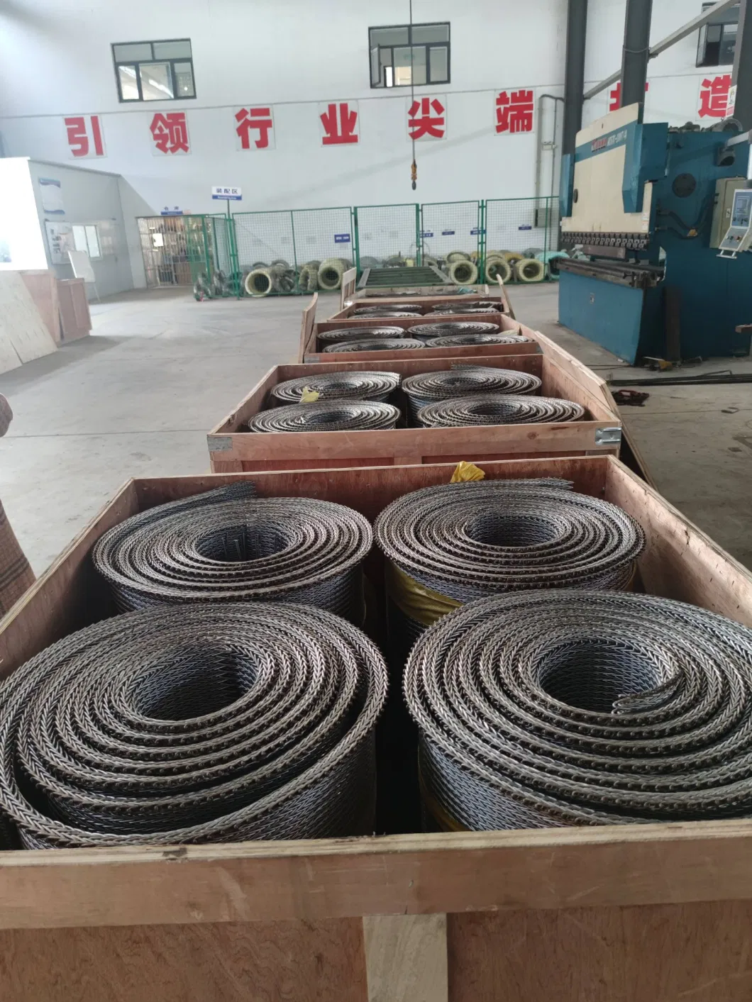 High Temperature Resistant Stainless Steel Wire Mesh Belt Is Suitable for Heat Treatment Quenching Furnace Forging Industry