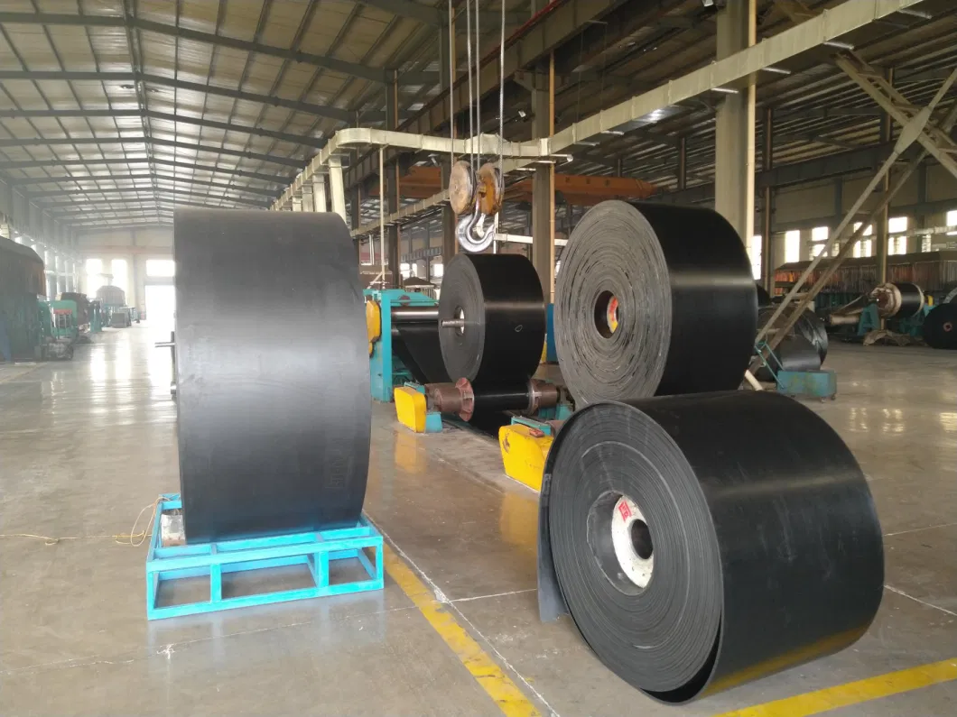 High Quality Heat/Fire Resistant Ep Multi-Ply Fabric Rubber Hot Sale High Strength Ep/Nn/High Temperature/Fire Resistant Conveyor Belt for Stone Crusher
