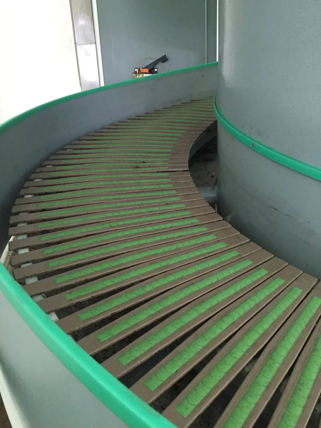 Hairise Plastic Spiral Conveyor Chain in Spiral Conveyor System Wtih FDA&amp; Gsg Certificate