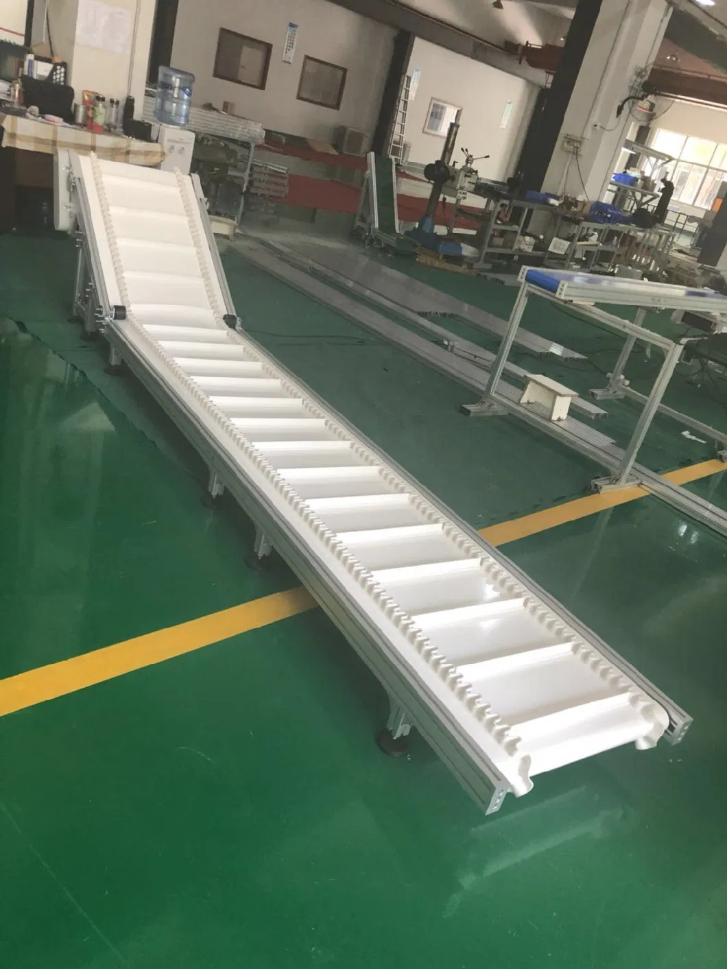 Incline Conveyor Stainless Steel Frame Plastic Modular Inclined Belt Lifting Conveyor