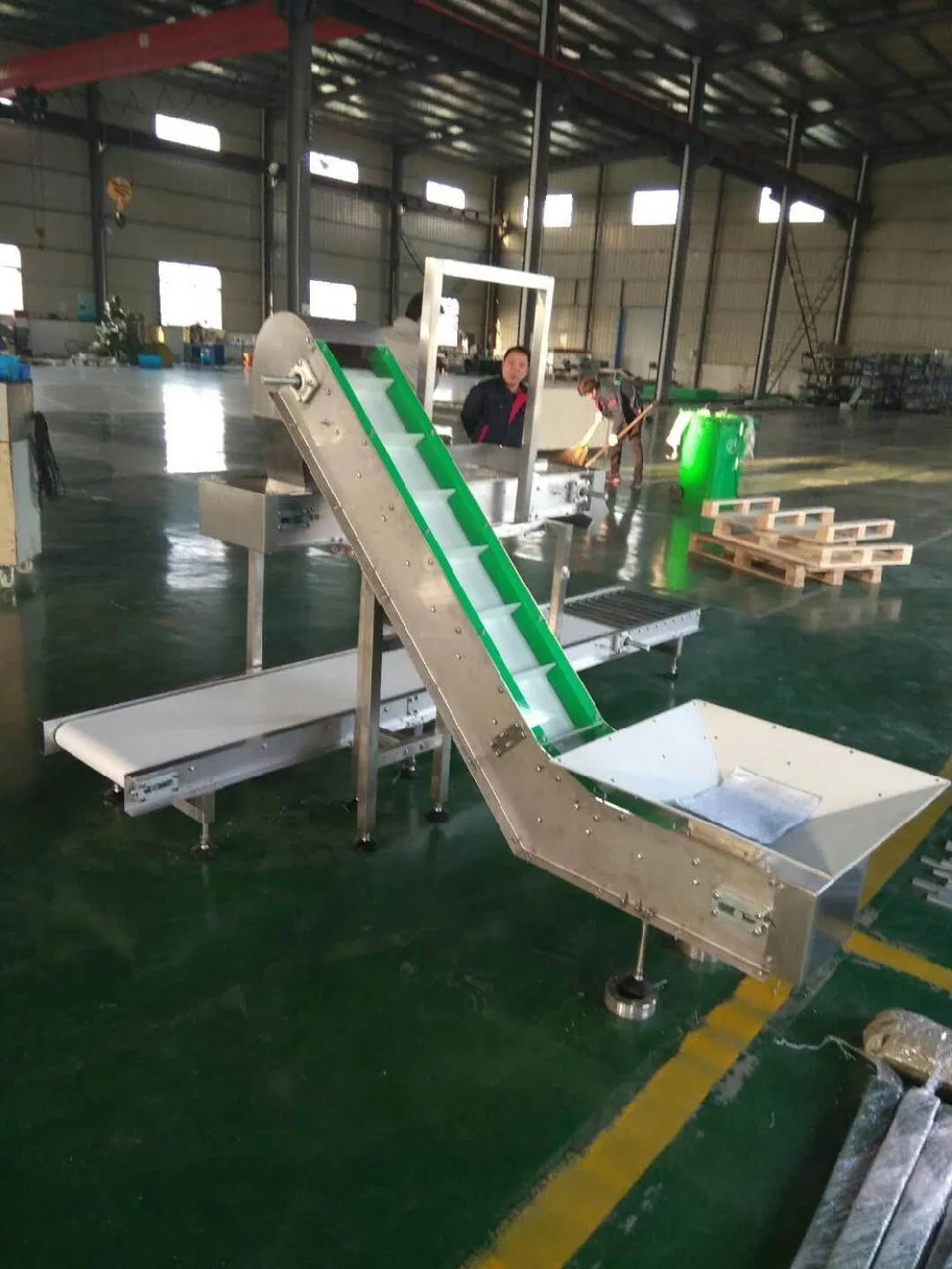 Hairise Custom Hopper Inclined Belt Conveyor System with Flight for Fruits and Vegetables Wtih FDA Certificate