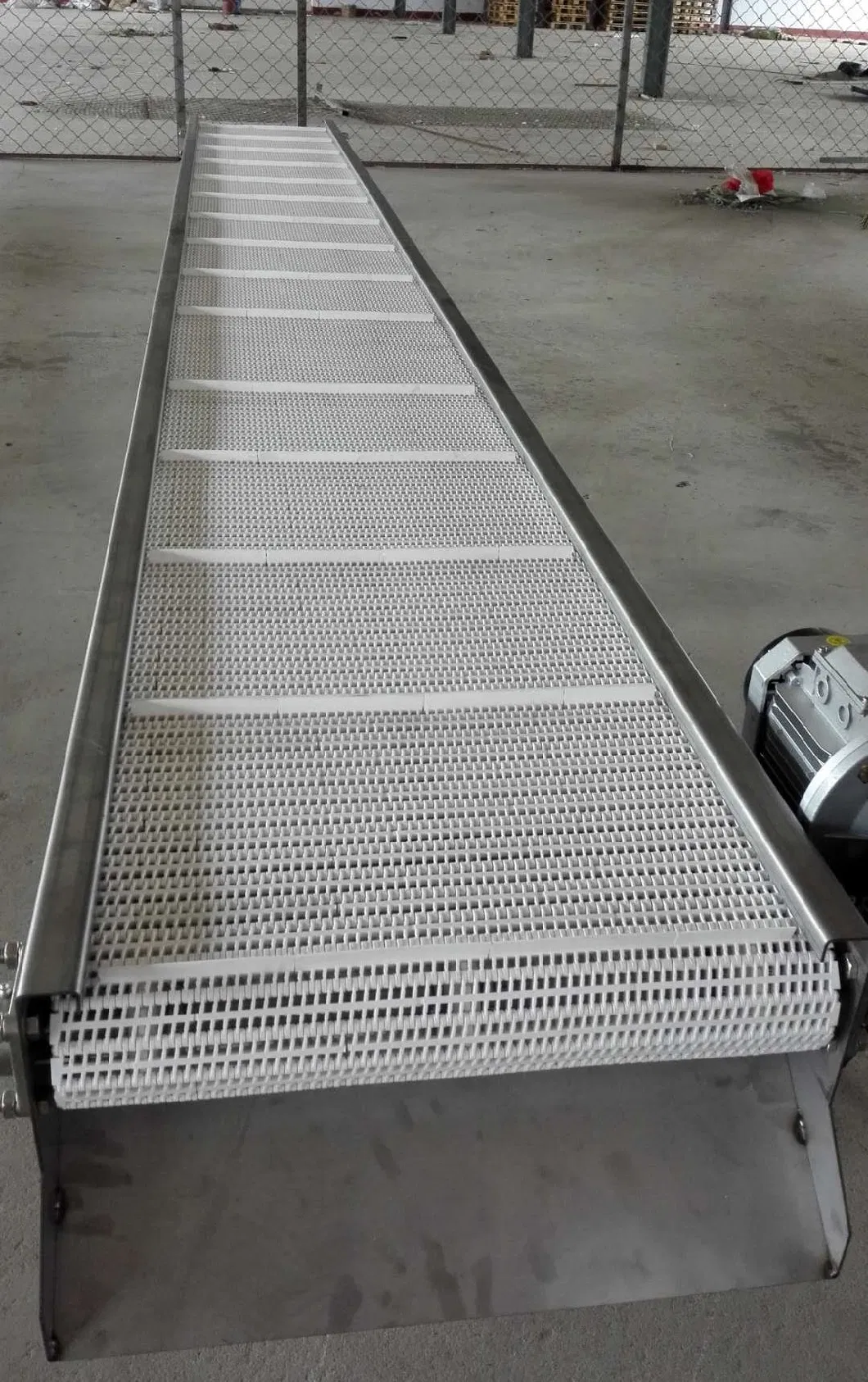 900 Series Easy-to-Clean Plastic Conveyor Belts with 27.2mm Pitch