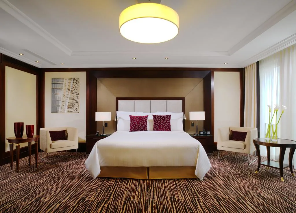 Custom Make Dark Color Wooden Hotel Guestroom Furniture Room Sets