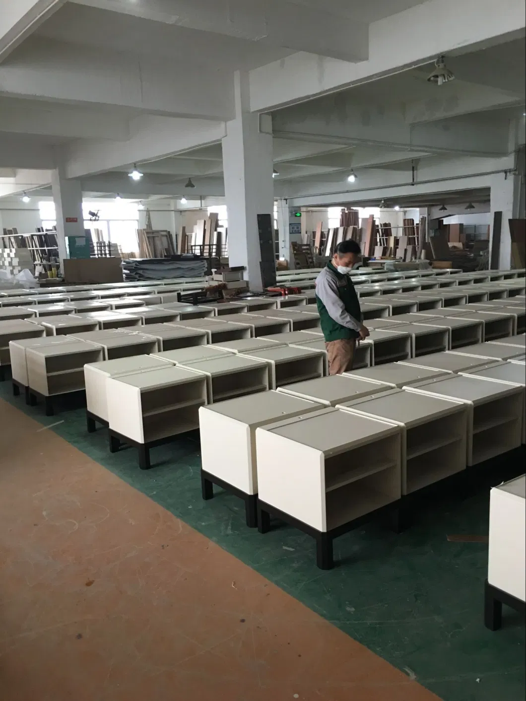 Chinese Foshan Factory Luxury Customized Wood Classical Style Vintage King Size Hotel Bedroom Furniture (GLBS-01666)