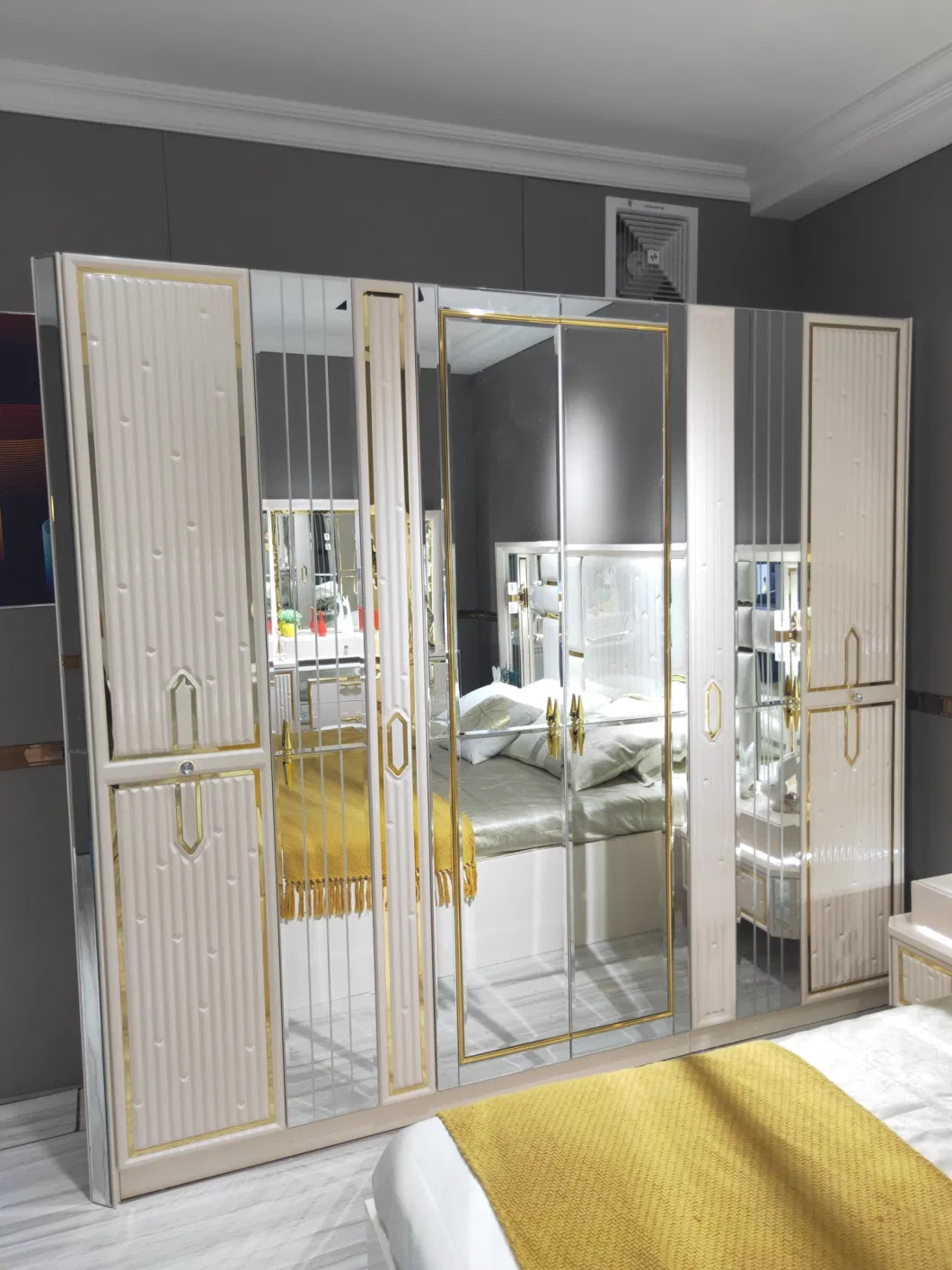 Mirrored Solid Wooden Luxury Modern Beds Furniture King Size Soft Storage Cabinet Queen Suite Bedroom Home Furnitures