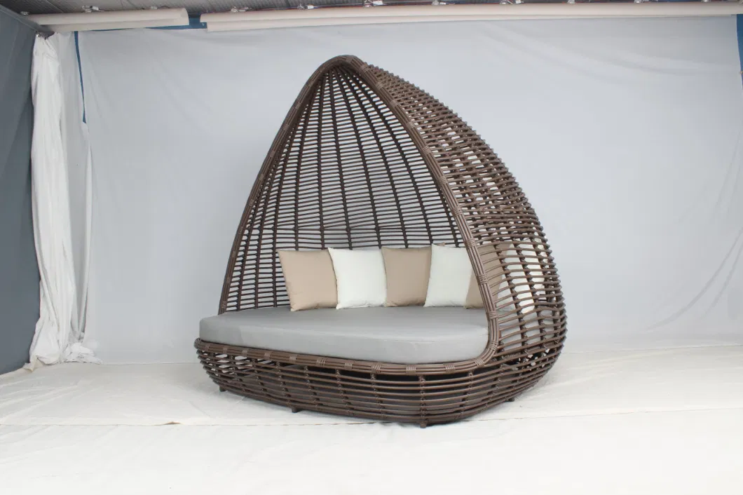 Hot Sell Leisure Poolside Hotel Project Big PE Rattan Sunbed Outdoor Furniture