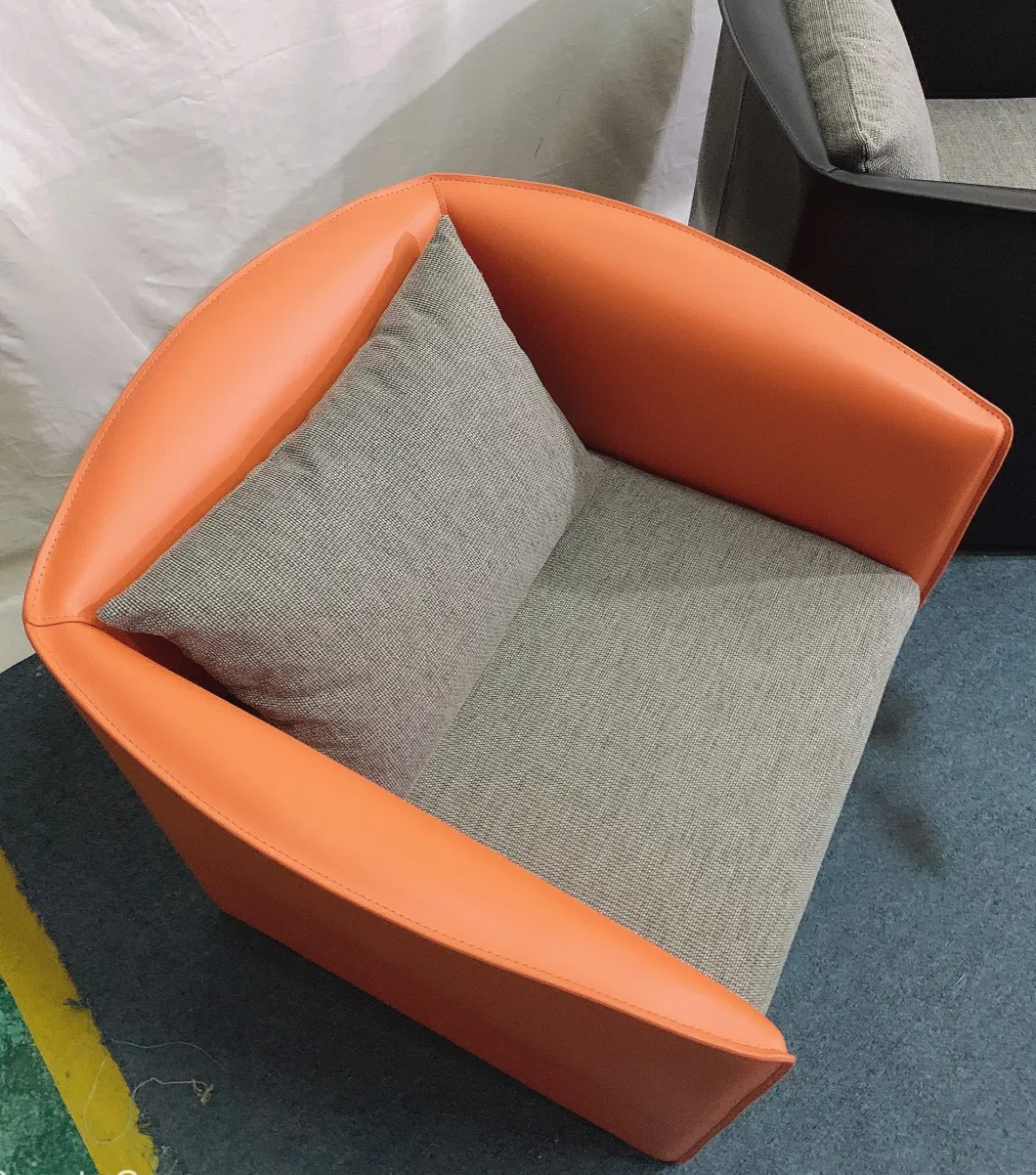 New Customized Hard Saddle Leatherite Soft Hotel Furniture Bed Room Armchair