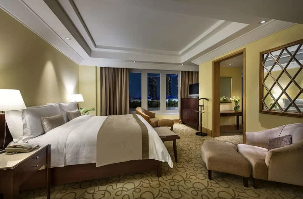 High End 5 Star Hotel King Bed Room Sets Walnut Veneer Furniture