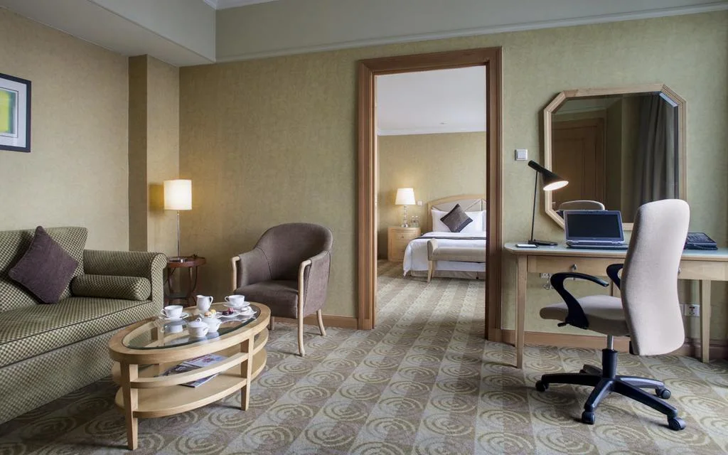Hotel Casegoods Elegant Hotel Bedroom Furniture with Wood Furnishing Set