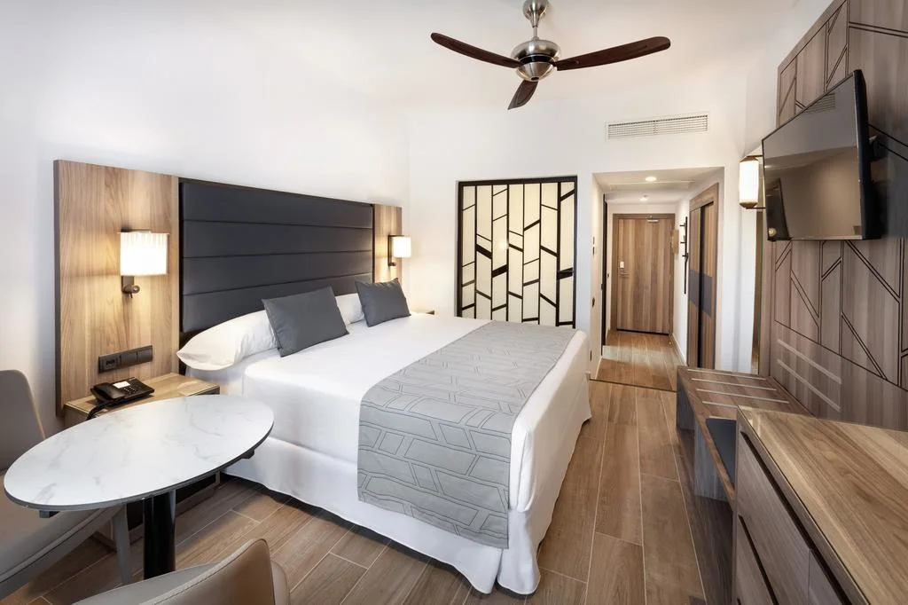 Economic Hotel Furniture 3 Star Bedroom Complete Set for Sale